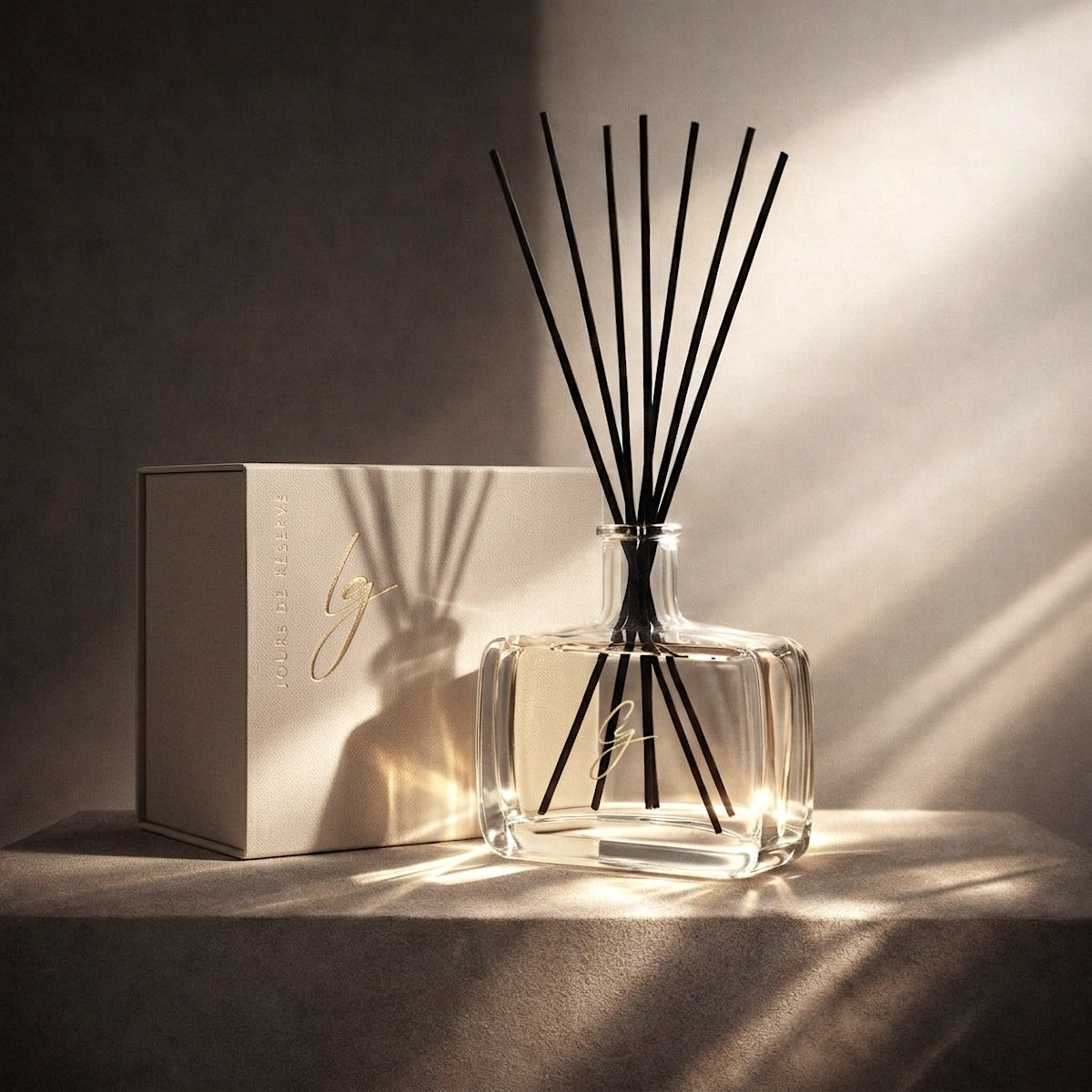 The Glass Diffuser // Reine du Volcan // 500 ml Diffuser in a luxury gift box