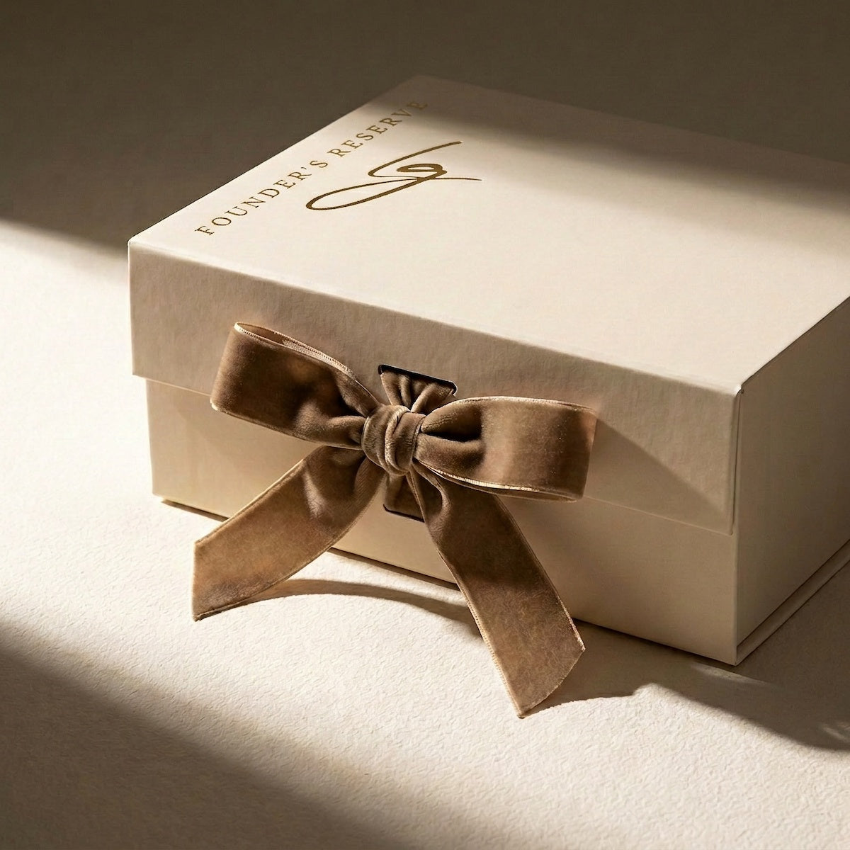 The Amber Mood // Luxury Candle & Walnut Matchbox Gift Set // 500 ml