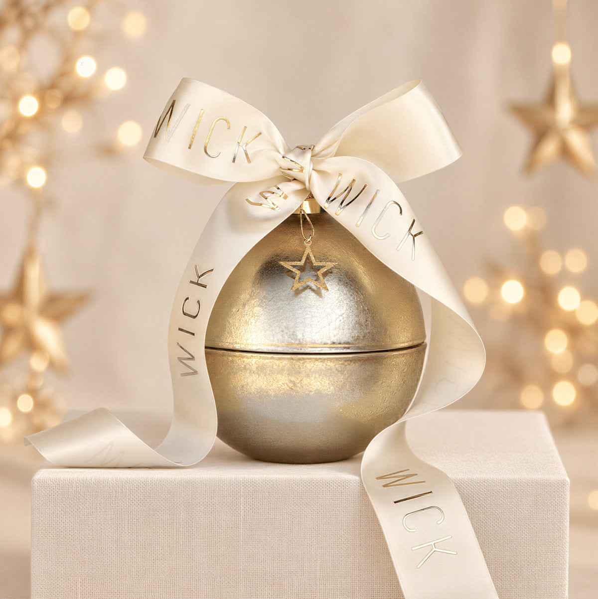The Golden Bauble Candle | 2026 Edition