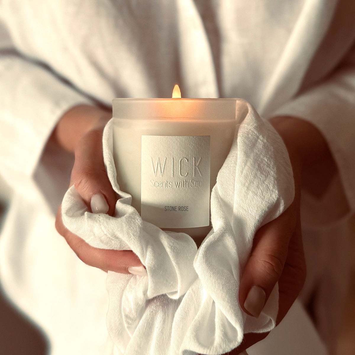 Classic Glass Candle // Pink Suede // 200 ml